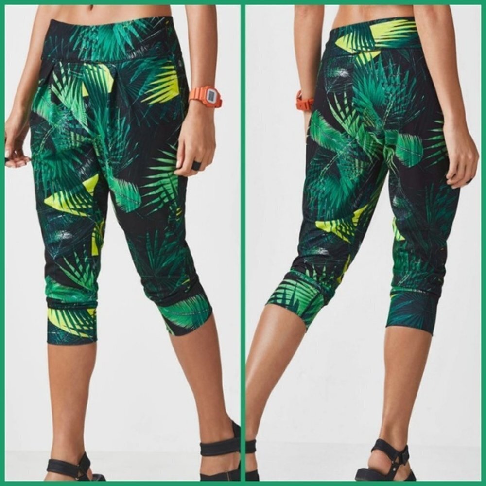 Fabletics Yogi Capri Rainforest Print Small